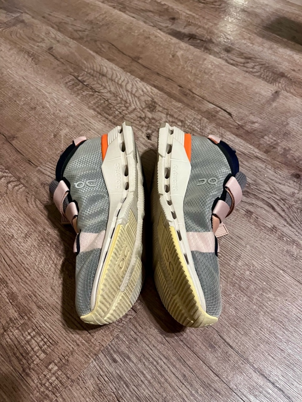 On Women's Cloudnova Wrap Velcro Low Top Sneakers Gray, Peach & Orange Sz 9.5 - Picture 4 of 6
